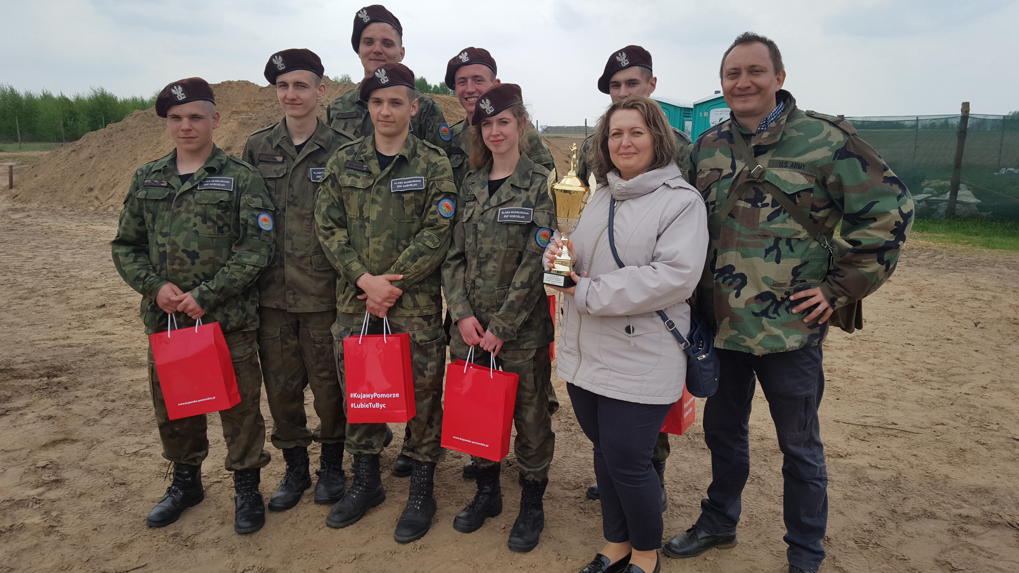 ZSP Kościelec trzeci w wojewódzkich zawodach sportowo – obronnych uczniów klas wojskowych