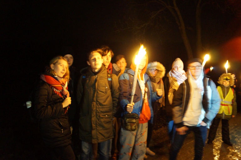 Nocny Marsz PTTK w Zespole Szkół Ponadgimnazjalnych im Jana Pawła II w Kościelcu
