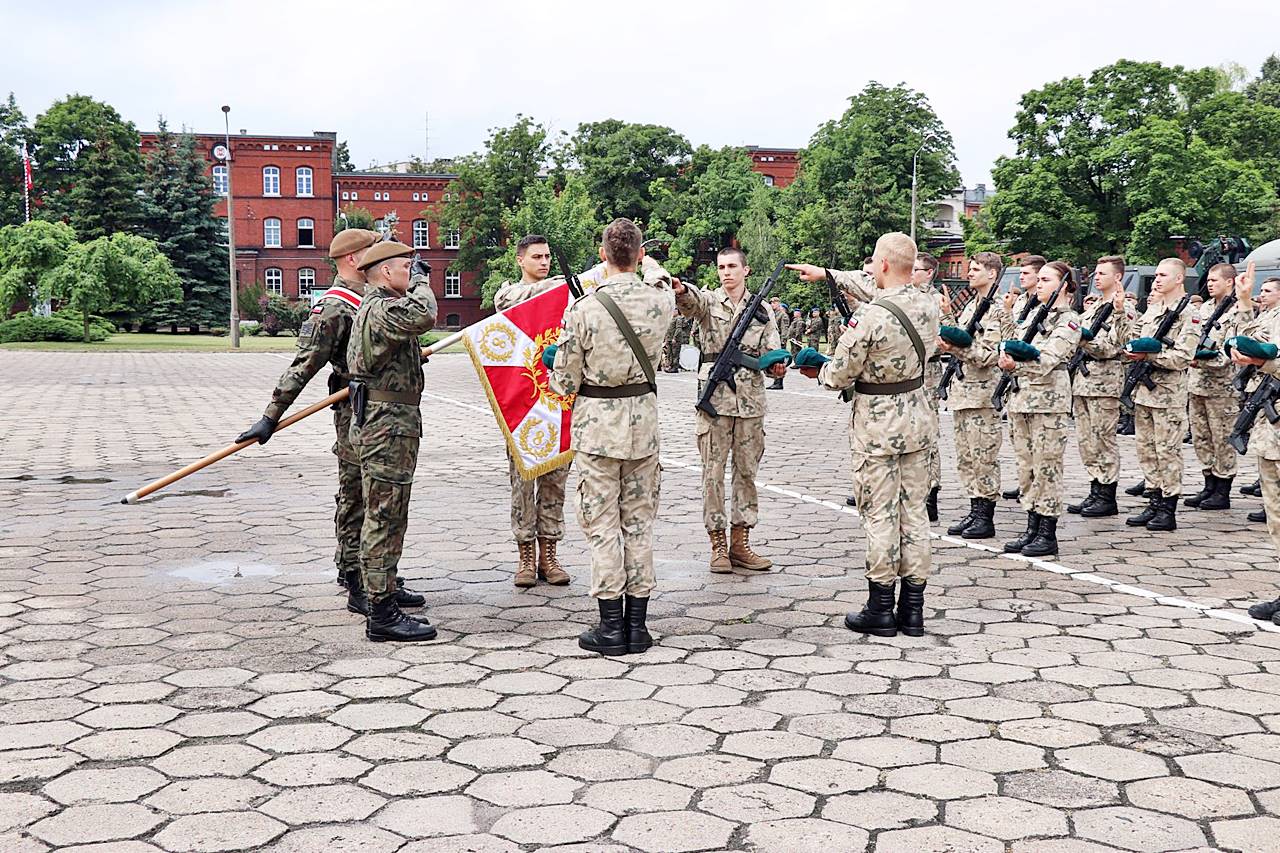 Przysięga wojskowa na terenie 82 blp w Inowrocławiu