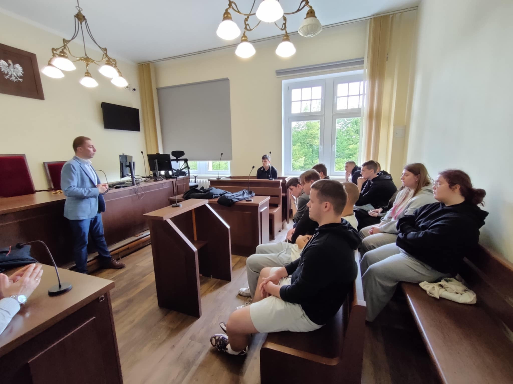 Z ławki szkolnej na salę rozpraw – klasa III B LO poznaje wymiar sprawiedliwości od kulis
