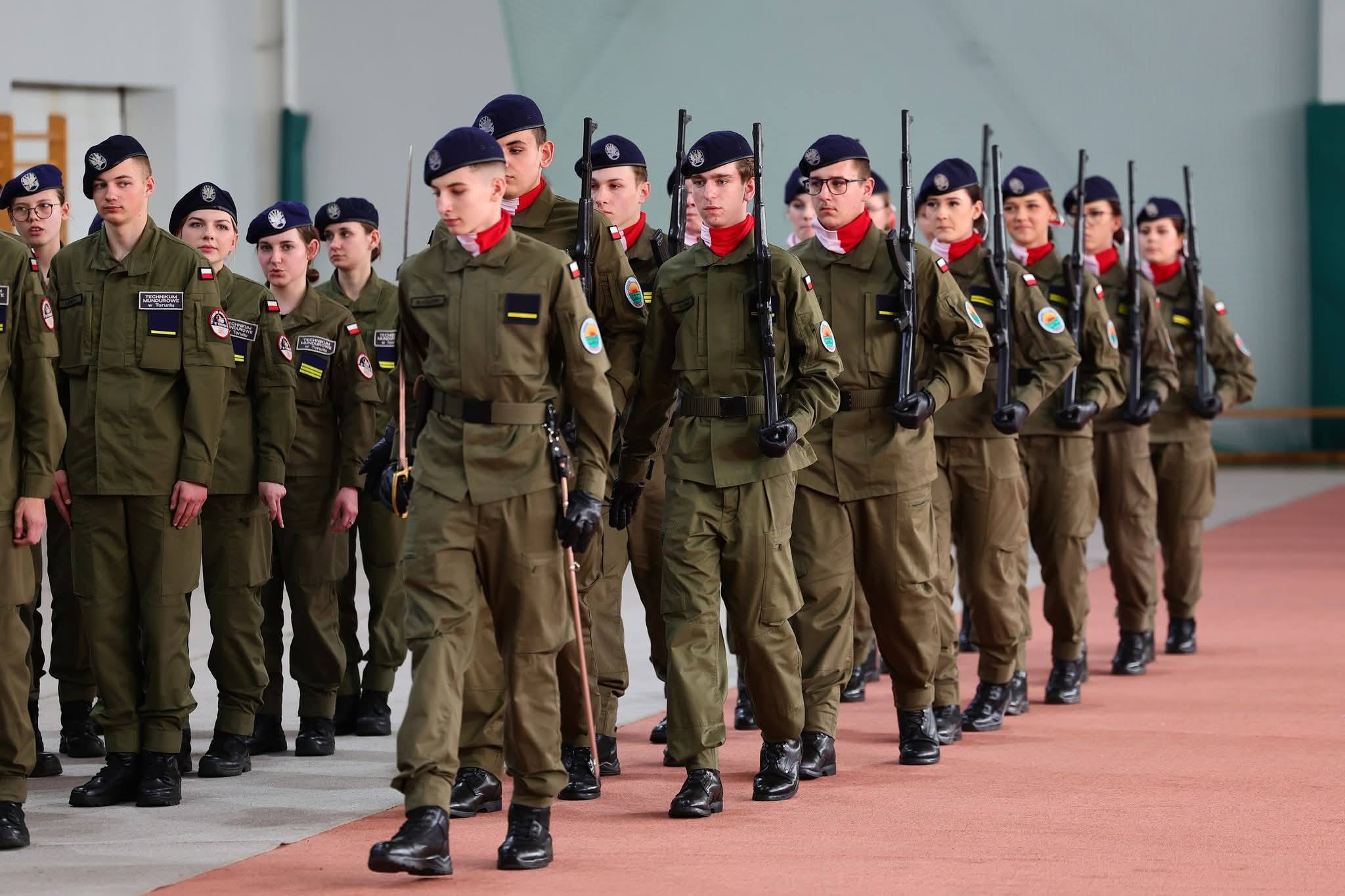Sukces reprezentacji ZS Kościelec w IX Wojewódzkim Przeglądzie Musztry Klas Mundurowych